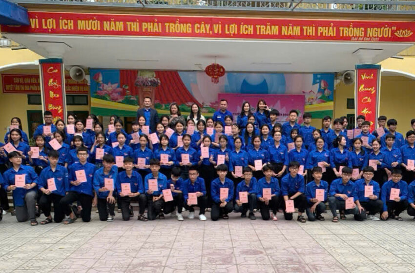 LỄ KẾT NẠP ĐOÀN VIÊN CHO HỌC SINH KHỐI 9