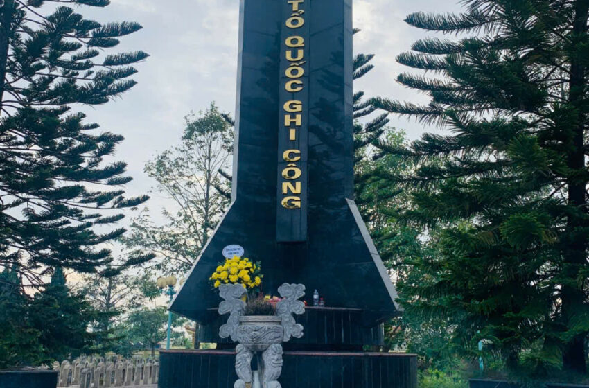  DÂNG HƯƠNG TƯỞNG NIỆM ANH HÙNG LIỆT SĨ VÀ LỄ RA QUÂN DỰ THI HSG TỈNH